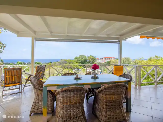 Villa Dol Fine Maison | Curaçao, Curaçao-Centre, Piscadera - bungalow Table à manger avec vue sur la mer