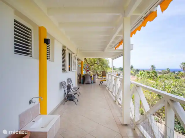 Villa Dol Fine Maison | Curaçao, Curaçao-Centre, Piscadera - bungalow Balcon avec lavabo