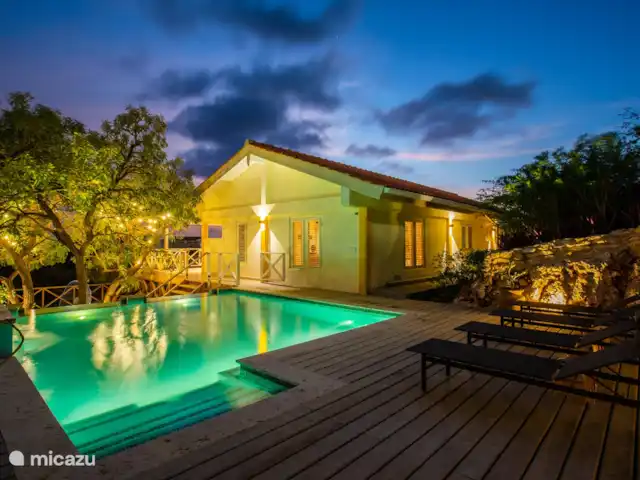 Villa Dol Fine Maison | Curaçao, Curaçao-Centre, Piscadera - bungalow Bungalow à la lumière du soir