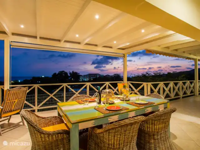 Villa Dol Fine Maison | Curaçao, Curaçao-Centre, Piscadera - bungalow Table à dinner