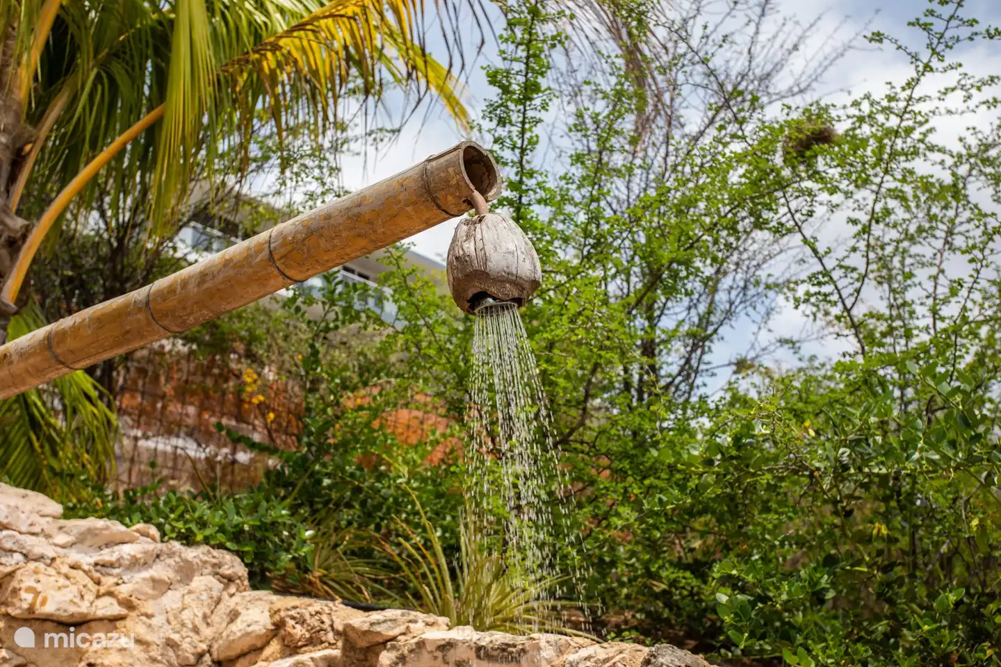 Douche extérieure au xwembad