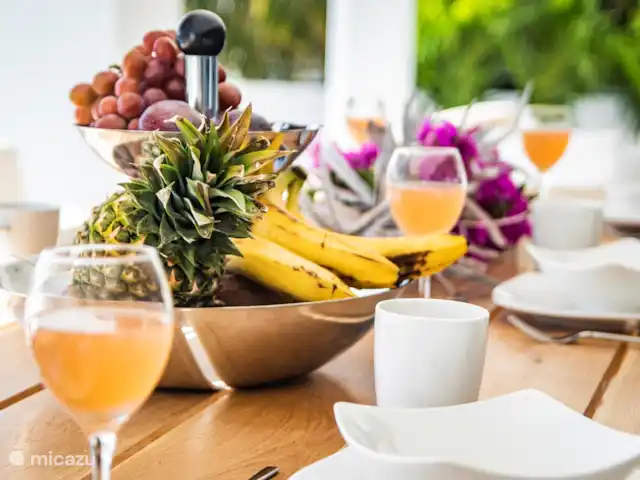Bon Bida Biskania (Vista Royal) | Curaçao, Banda Ariba (est), Jan Thiel - villa Un délicieux petit déjeuner avec vue sur la mer, le supermarché est accessible à pied. qui ne veut pas ça ?