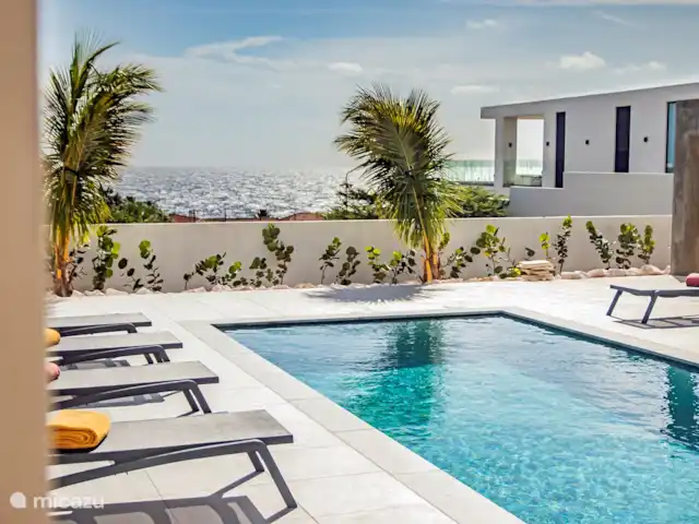 Bon Bida Biskania (Vista Royal) | Curaçao, Banda Ariba (est), Jan Thiel - villa De la maison et du porche une belle vue sur la mer. À distance de marche de la plage