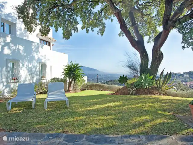 appartement huren in Spanje, Andalusië, Ojén – Jacarandas de Elviria Jardines comunitarios