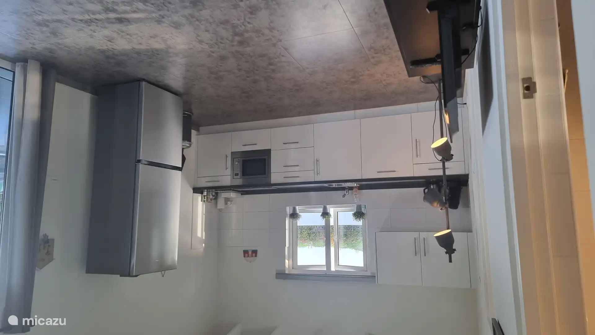 Complete keuken met vaatwasser, kookplaat en oven/magnetron