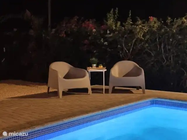 Casa de Kooijman en Curazao, Bandabou (oeste), Fontein - villa piscina de noche