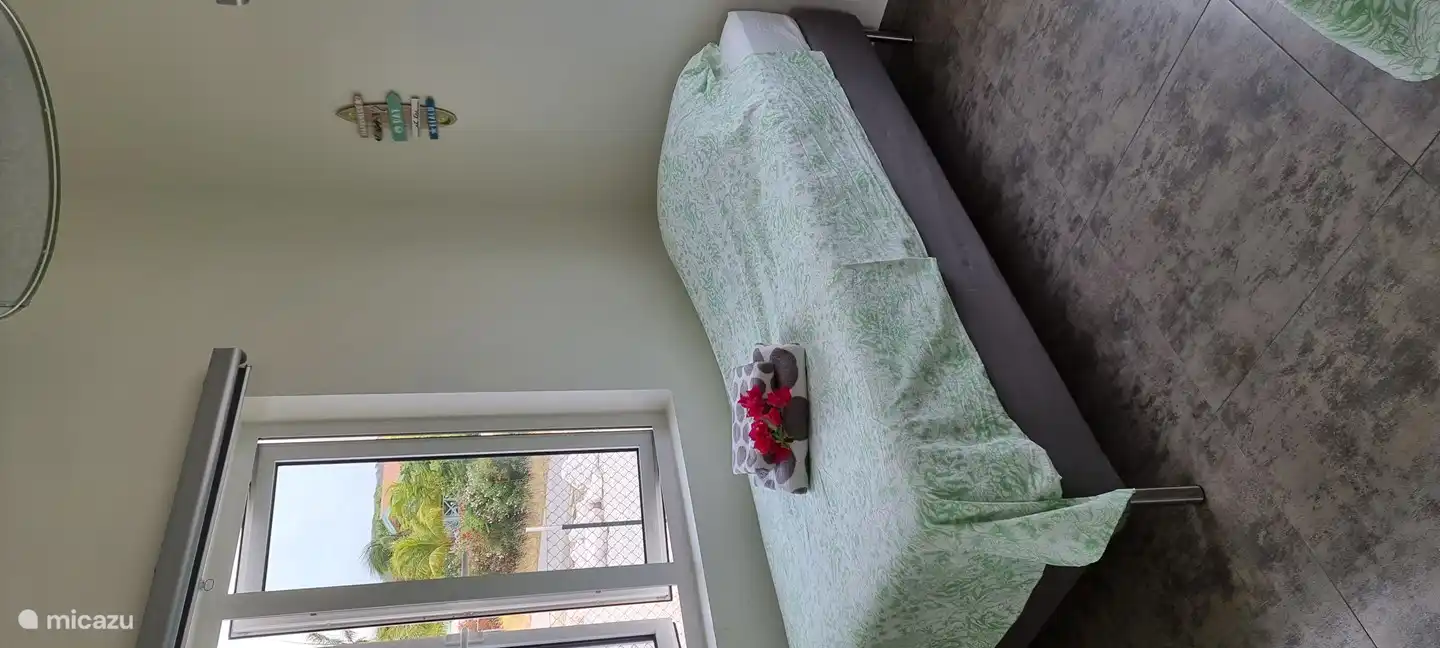 2x 1 persoons bed samen 180x200m