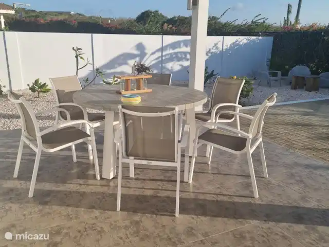 Casa de Kooijman en Curazao, Bandabou (oeste), Fontein - villa  Mesa del comedor