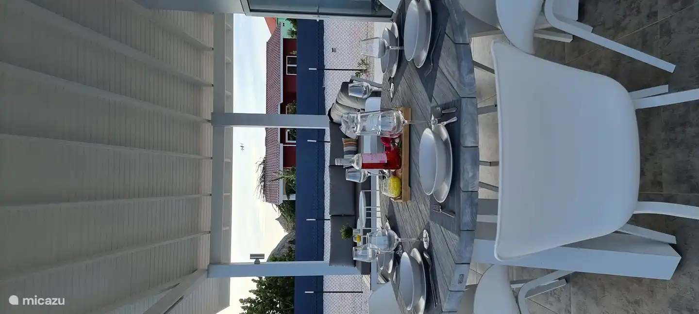 ruim bemeten eettafel met 6 stoelen