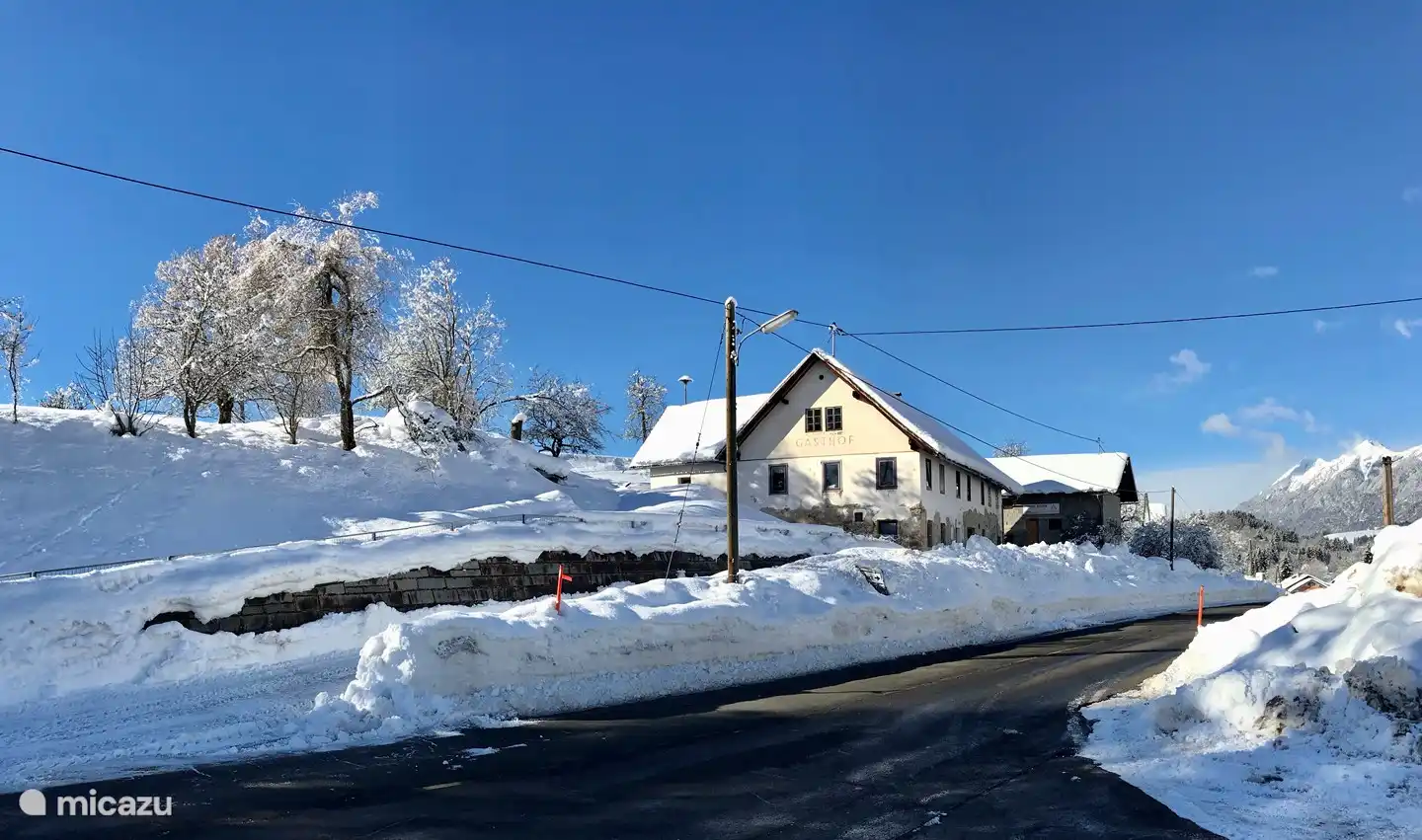 Maison annexe avec jardin en hiver