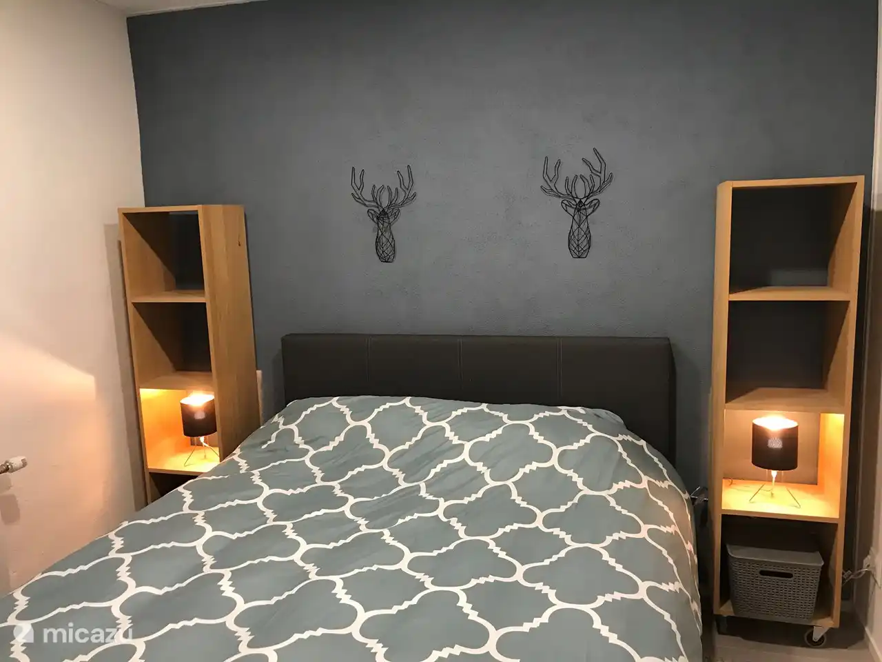 Chambre avec lit neuf 160x200.