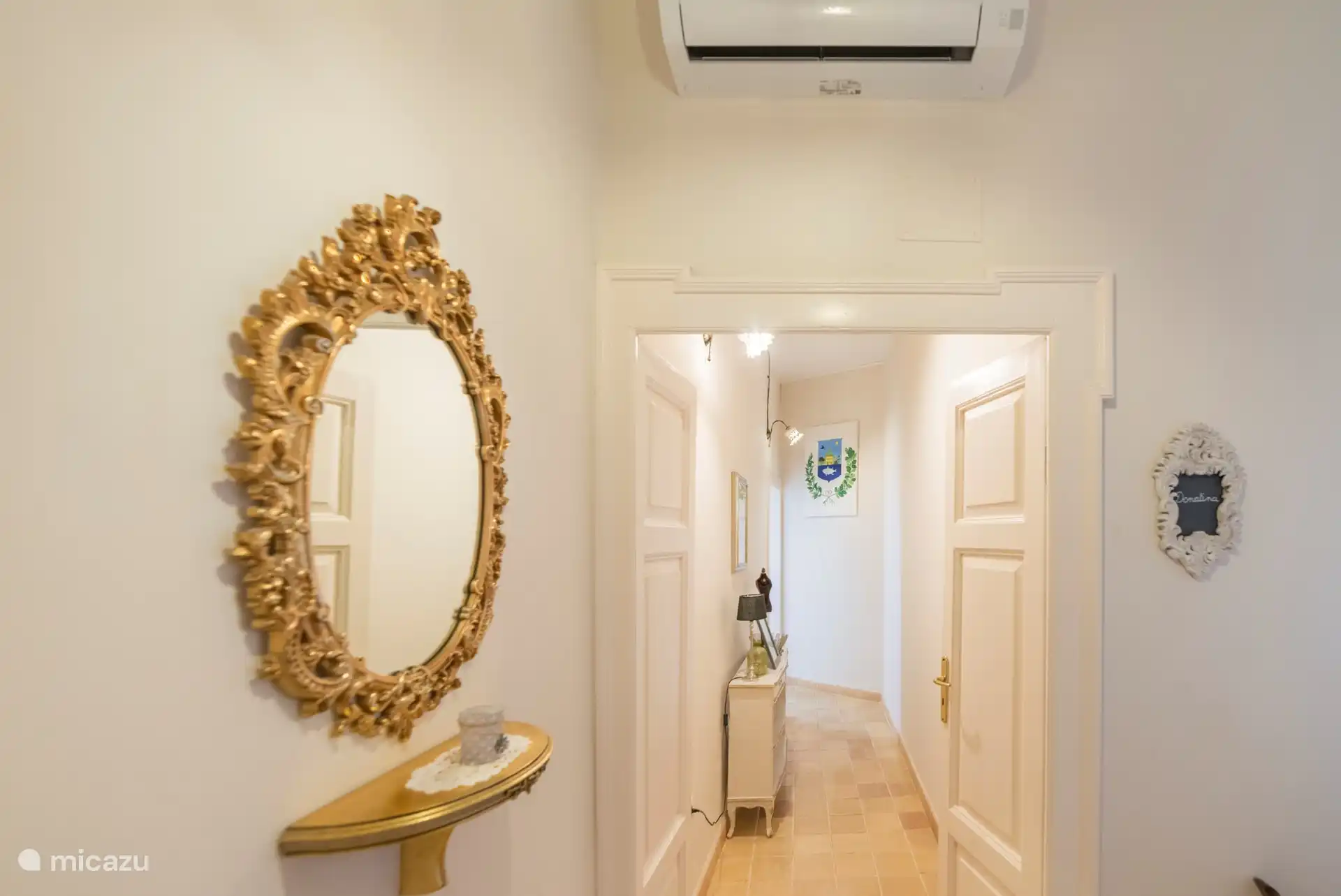 Flur zum Schlafzimmer 2 Donnatina