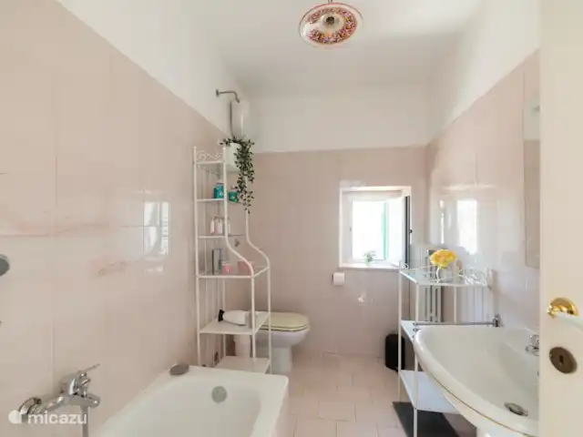 Casa Di Tonno en Italia, Abruzos, Loreto Aprutino - casa vacacional Baño 2 en planta alta