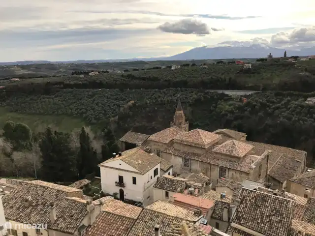 Casa Di Tonno en Italia, Abruzos, Loreto Aprutino - casa vacacional vista desde la terraza sobre la Majella