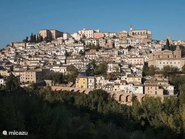 Casa Di Tonno en Italia, Abruzos, Loreto Aprutino - casa vacacional vista del pueblo