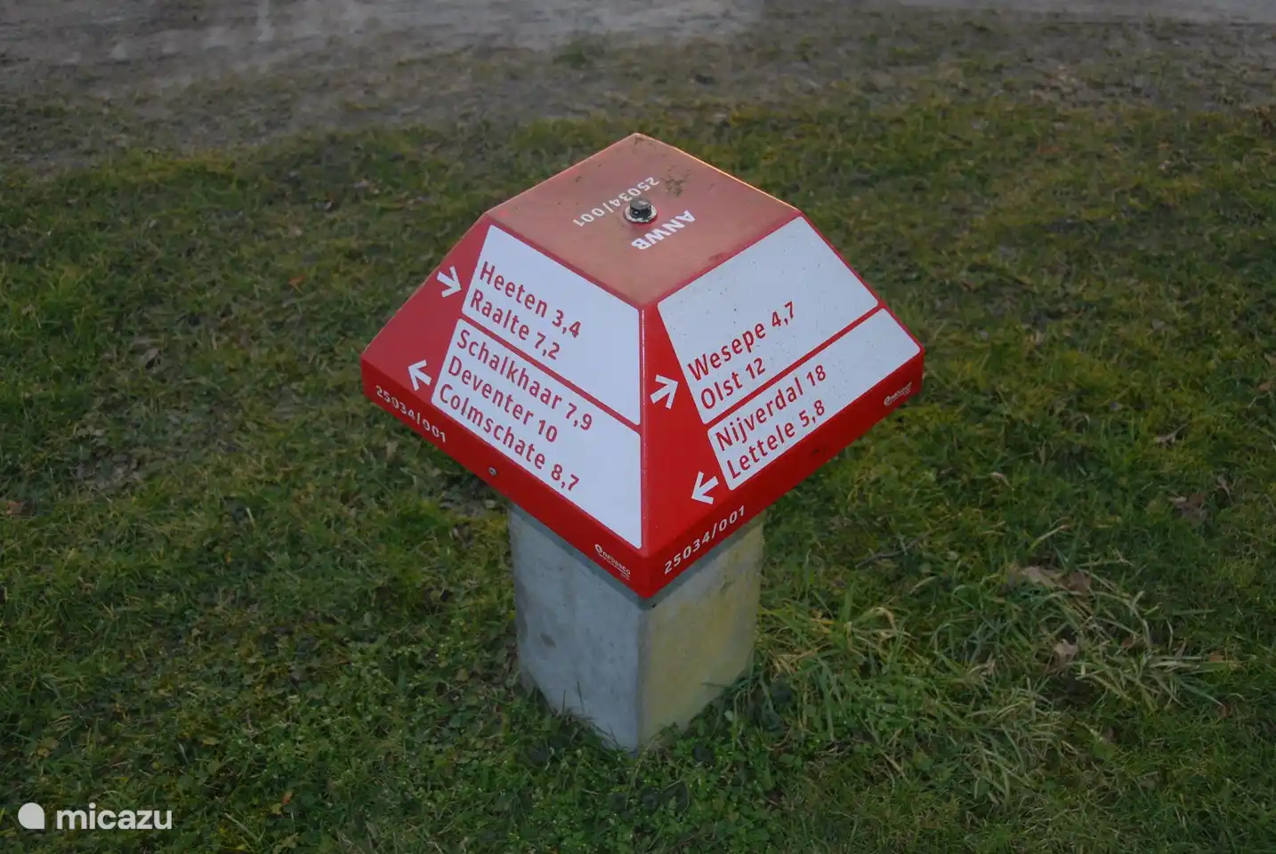 Wegweiser 200 Meter vom Park entfernt