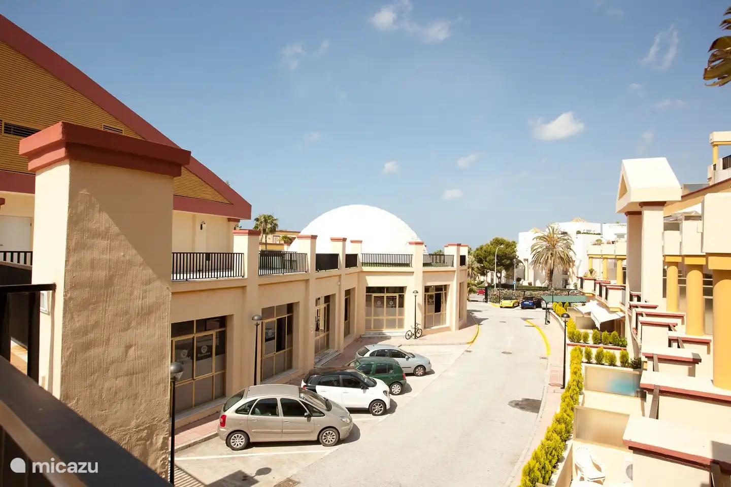 &#193;rea com&#250;n de la urbanizaci&#243;n, parqueadero