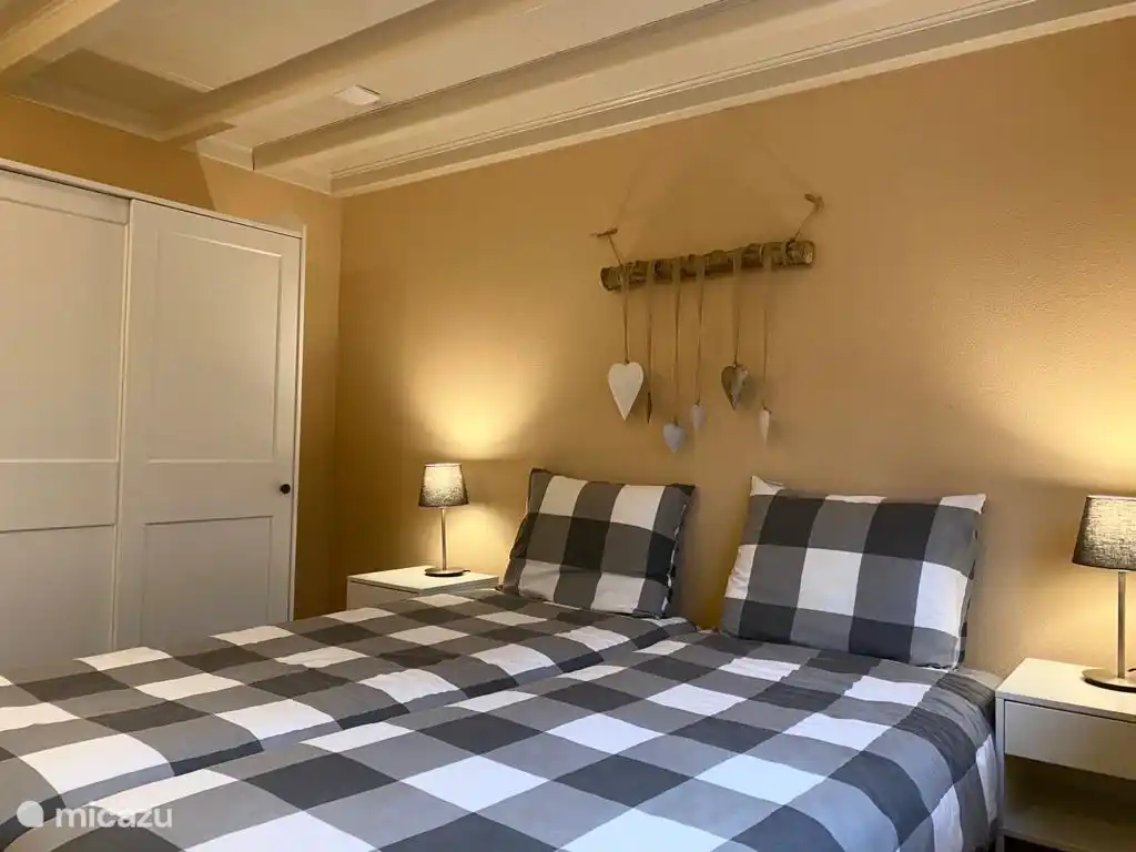 Schlafzimmer mit Doppelbett