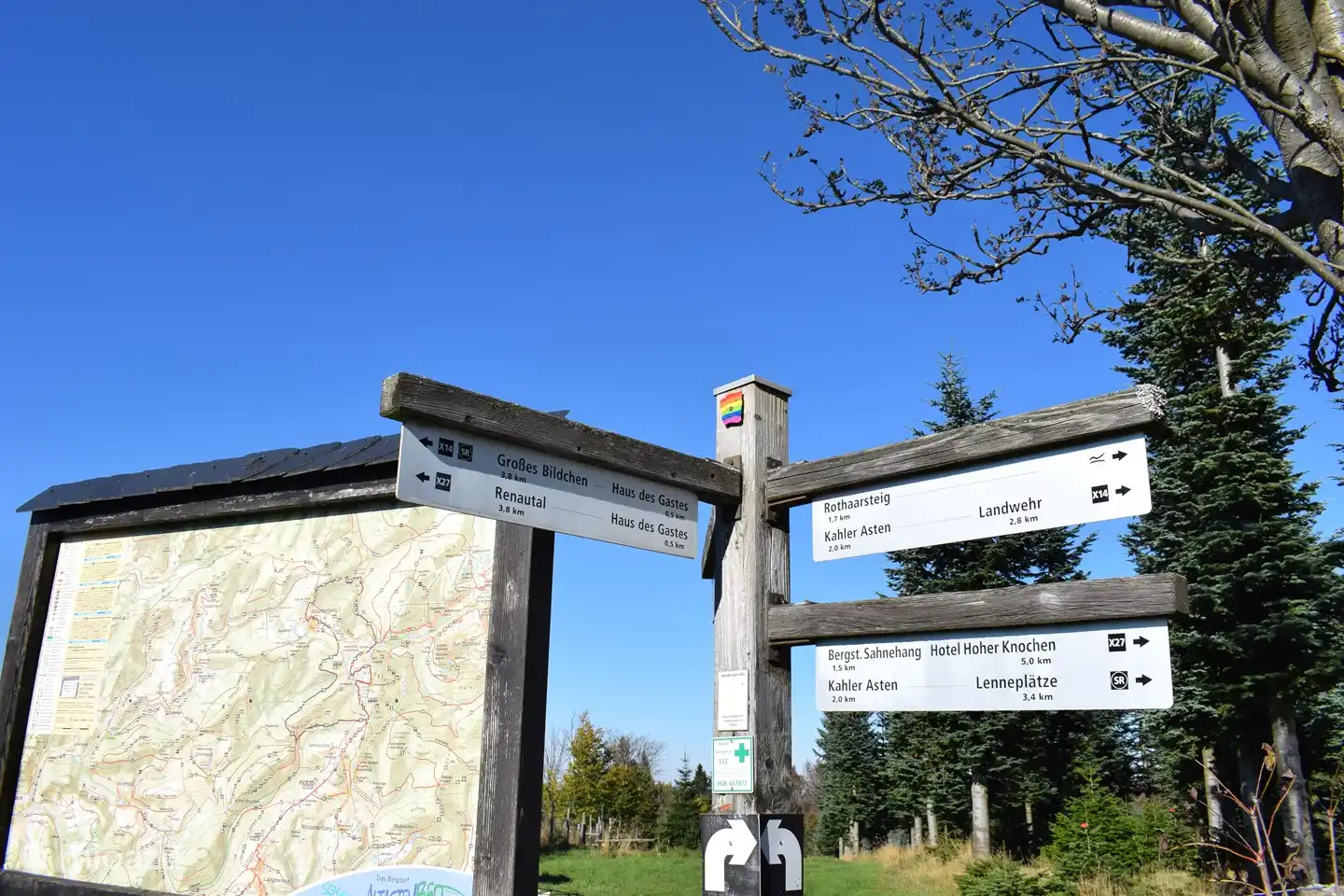 Several hiking trails start at the Altastenberg tourist office, 200 meters from the apartment. From there you can walk to the Kahler Asten (about 2 km)