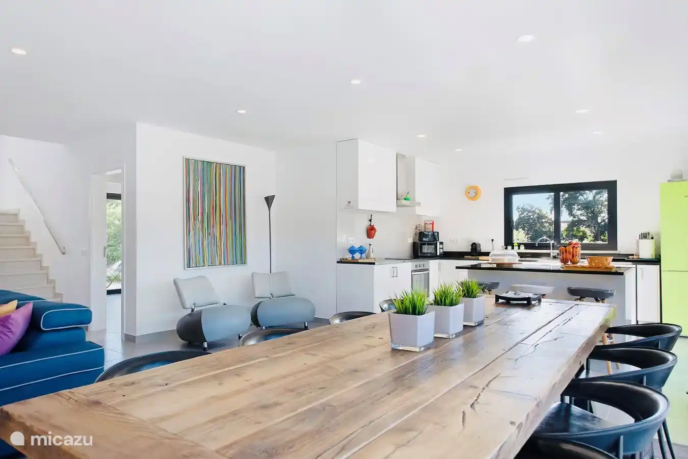 Open keuken met alle toebehoren.