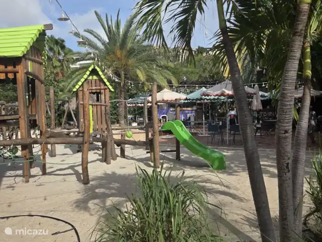 Blue Bay Villa Bon Bini huren in Curaçao, Curacao-Midden, Blue Bay - villa Speeltuin bij ingang Blue Bay beach