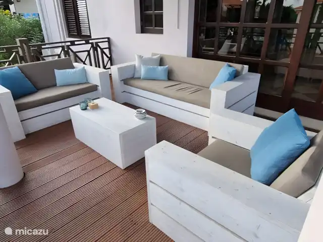 Blue Bay Villa Bon Bini huren in Curaçao, Curacao-Midden, Blue Bay - villa Loungeset op veranda