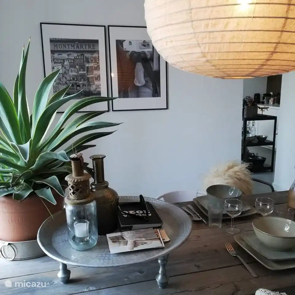 Die Küche und das Esszimmer sind offen zueinander