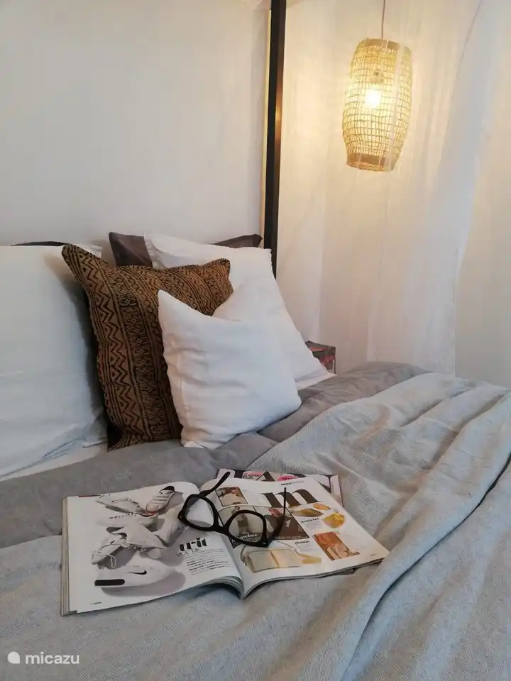 Bei der Ankunft sind die Betten bezogen und Handtücher liegen bereit. 