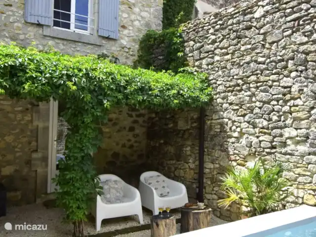 Maison Mymoodz | France, Gard, Cornillon - maison de vacances Sous la véranda l’entrée de la salle de jardin