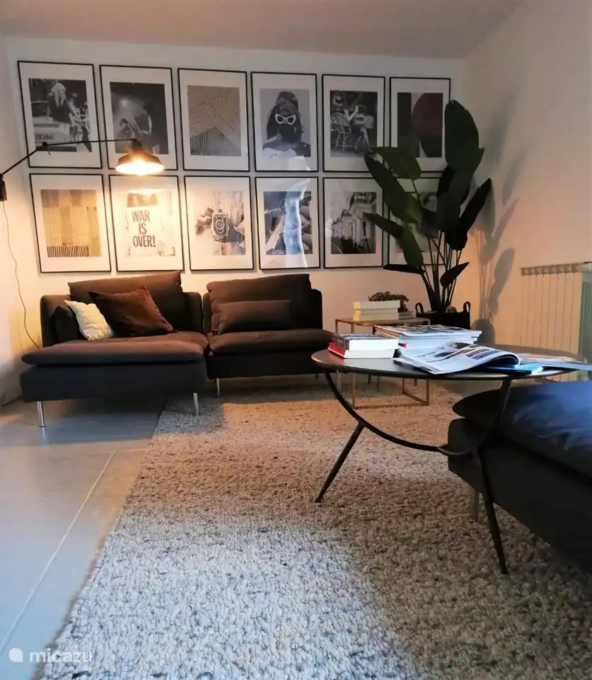 Das gemütliche Wohnzimmer ist ein großartiger Ort zum Entspannen während der Siesta