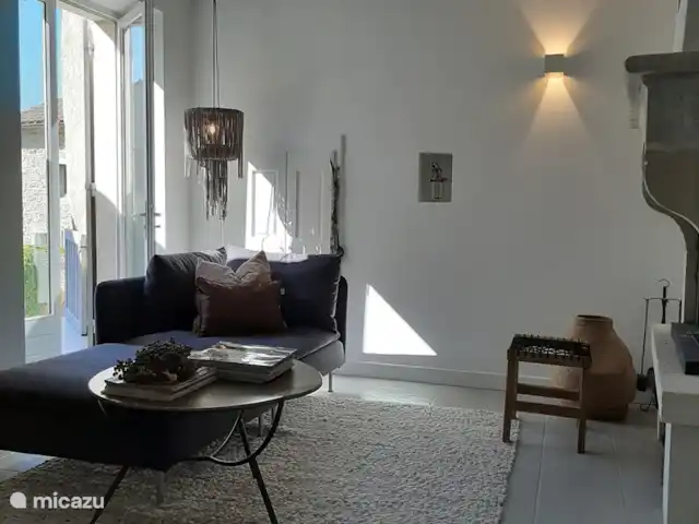 Maison Mymoodz | France, Gard, Cornillon - maison de vacances Un endroit merveilleux pour lire par les portes-fenêtres ou un feu crépitant.