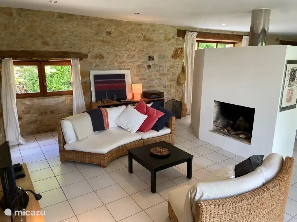 woonkamer met openhaa