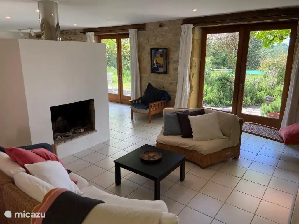 woonkamer met openhaard