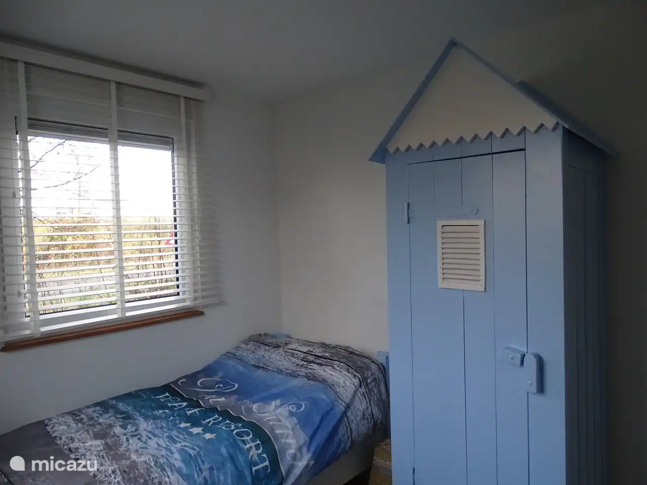 Schlafzimmer 4 mit Waschbecken