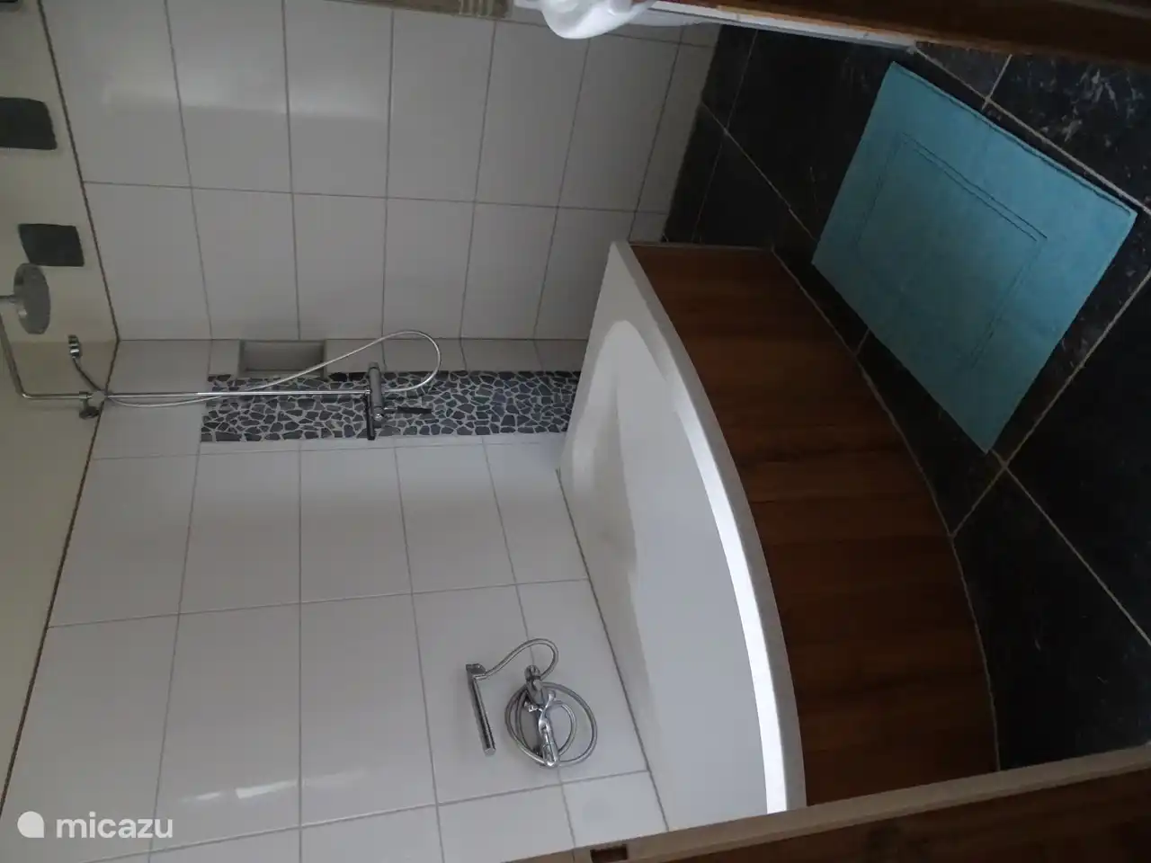 Badezimmer 1 gehört zu Schlafzimmer 1 und 2