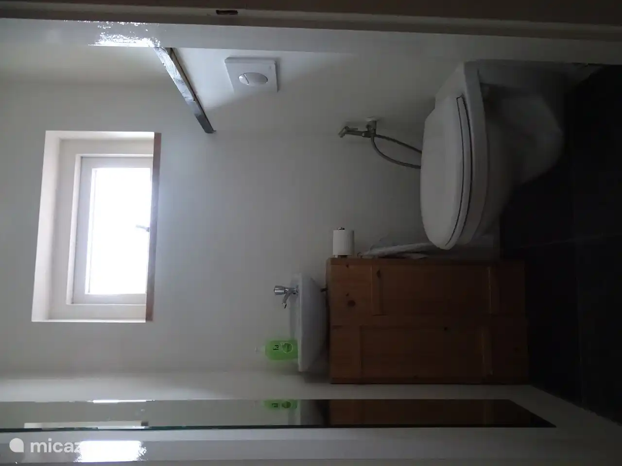 Separates WC neben Bad 1