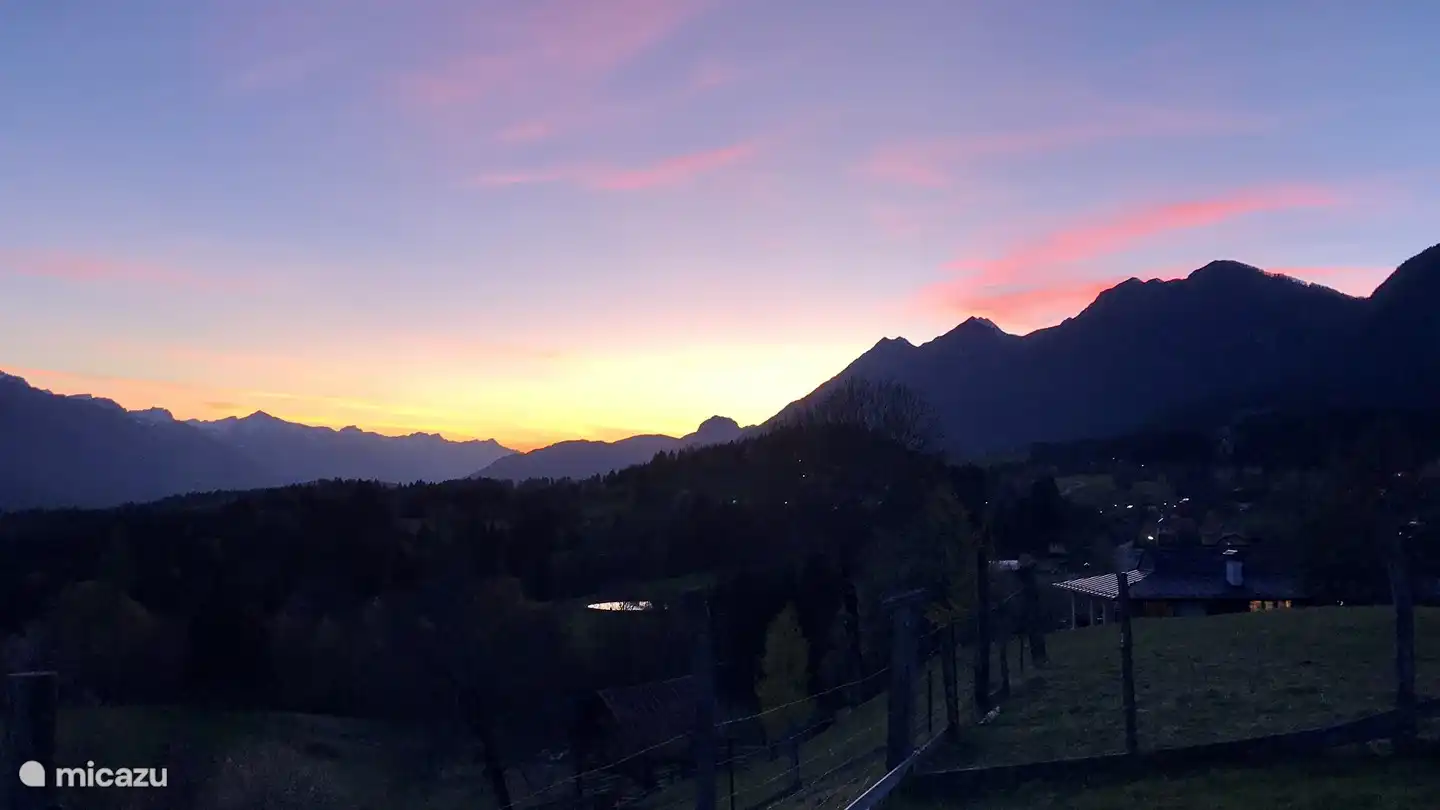 Viele rosa / orange Sonnenuntergänge. Schöner Anblick, das wird nie langweilig .... Wirklich genießen!