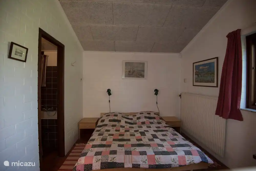 Hauptschlafzimmer 2 mit direktem Zugang zum Badezimmer