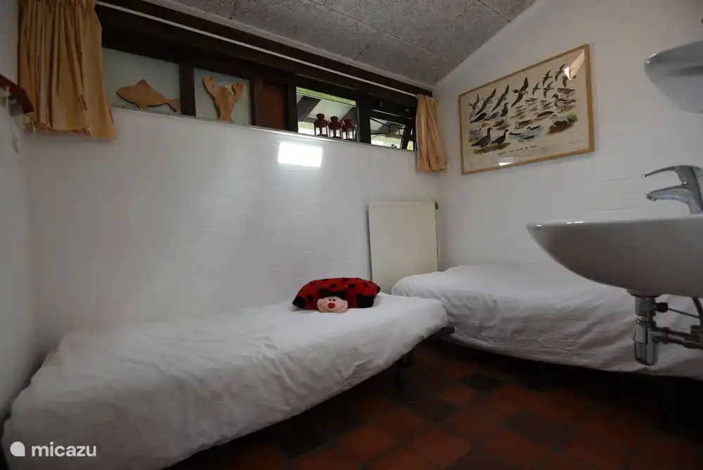 Kinderzimmer mit Waschbecken