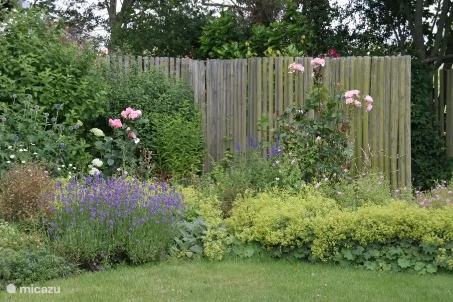 Blick auf eine der Terrassen im Garten