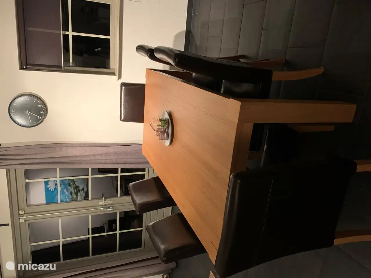 Küchentisch, wunderbar mit 6 Stühlen. viel Platz