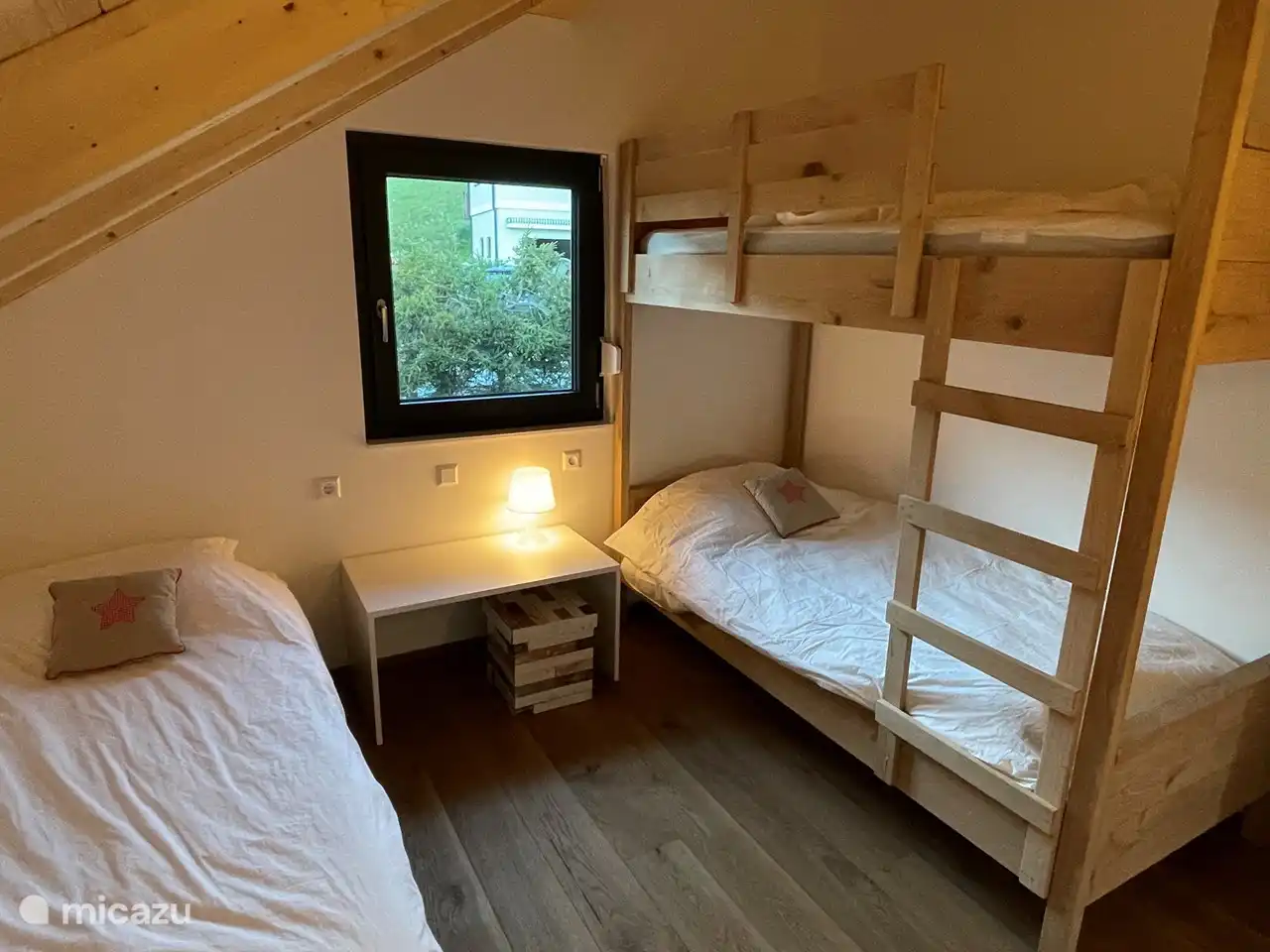 3 person bedroom
