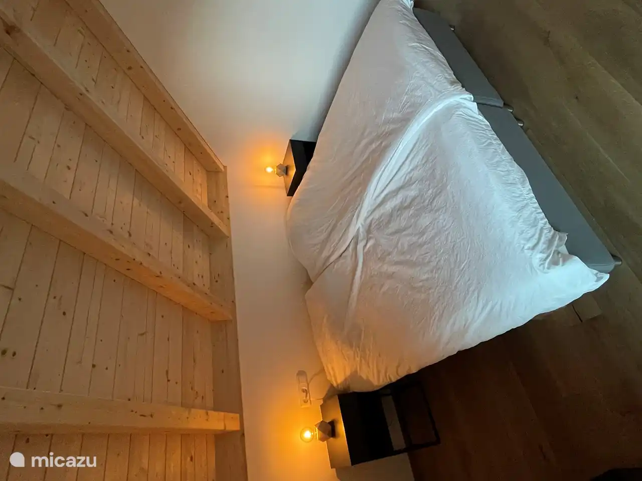 2 person bedroom with balcony. The bedrooms at the front are equipped with air conditioning.