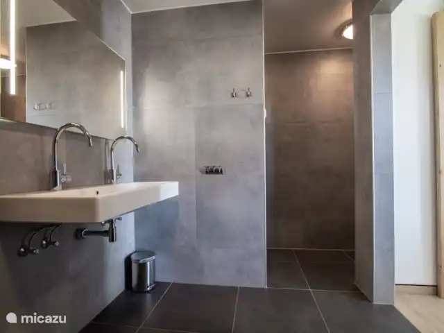 Patrimoine Middendorp | Pays-Bas, Drenthe, Ansen - maison de vacances salle de bain au rez-de-chaussée