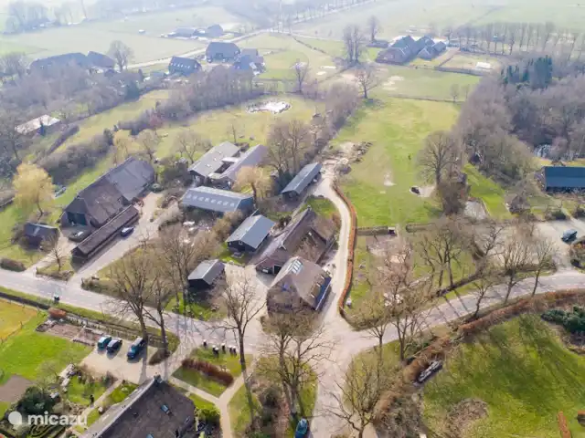 Patrimoine Middendorp | Pays-Bas, Drenthe, Ansen - maison de vacances Vue aérienne de la maison de vacances et de ses environs immédiats