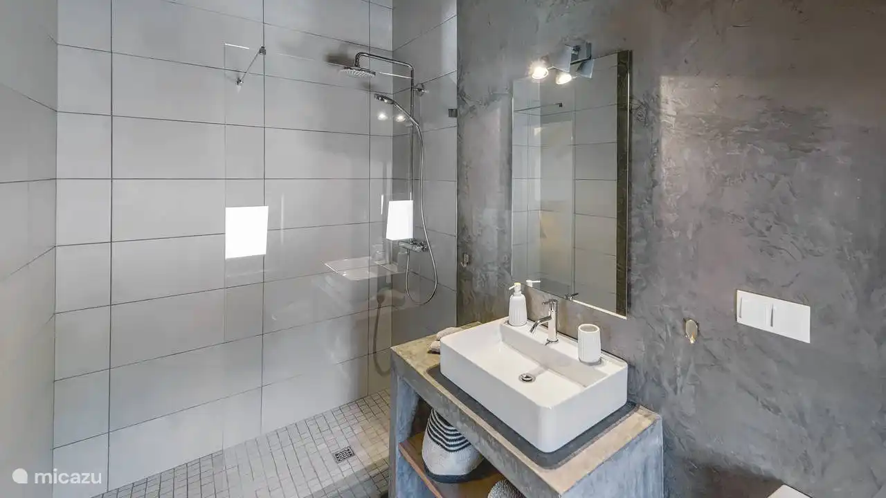 Villa Cocheira Beach Villa - Badezimmer - Waschbecken - ebenerdige Dusche