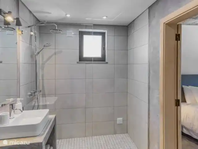 Villa Cocheira | Villa sur la plage | Portugal, Algarve, Ferragudo - villa Villa Cocheira Beach Villa - Salle de bain - Lavabo - Douche à l'italienne