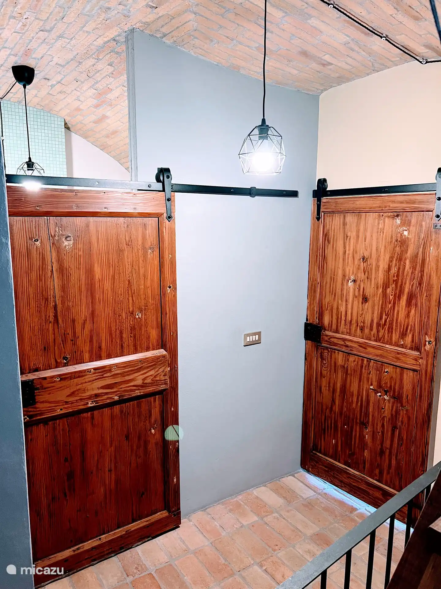 Flur - Tür, Bad und Schlafzimmer 1