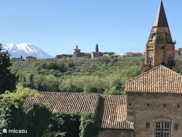 Casa Di Martil en Italia, Abruzos, Loreto Aprutino - casa vacacional la vista que se ve desde las salas de estar y los dos dormitorios