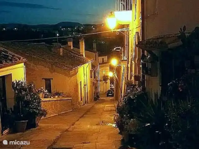 Casa Di Martil en Italia, Abruzos, Loreto Aprutino - casa vacacional Vía Montelauro de noche